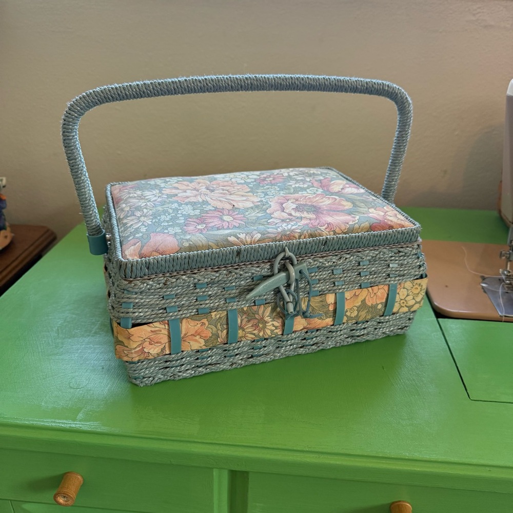 Vintage sewing kit - empty